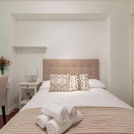 Old Town Ix By Aston Apartment